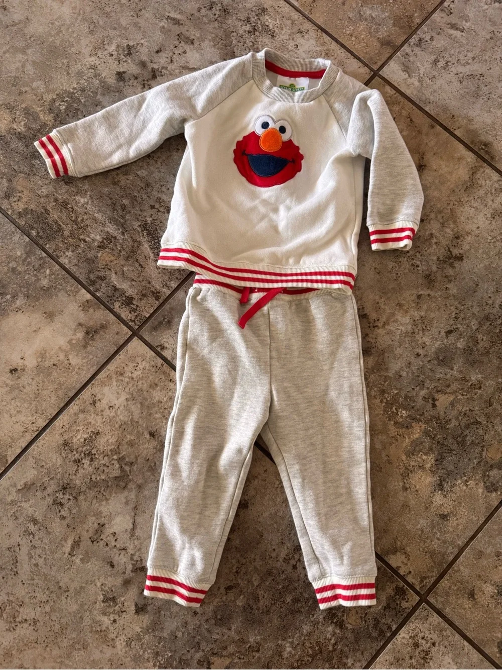 Sesame Street Elmo Sweatshirt & Jogger Set Size 18 Months Unisex